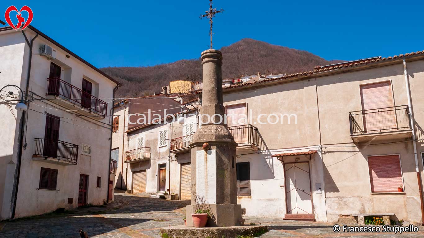 Monumento ai Caduti di Cavallerizzo (CS) Monumento ai Caduti di Cavallerizzo (CS)