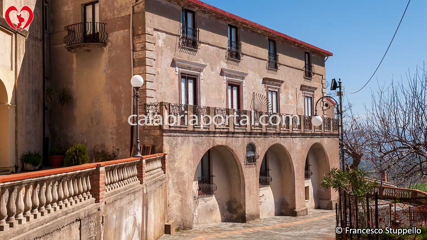Palazzo Posteraro a Cavallerizzo (CS) Palazzo Posteraro a Cavallerizzo (CS)