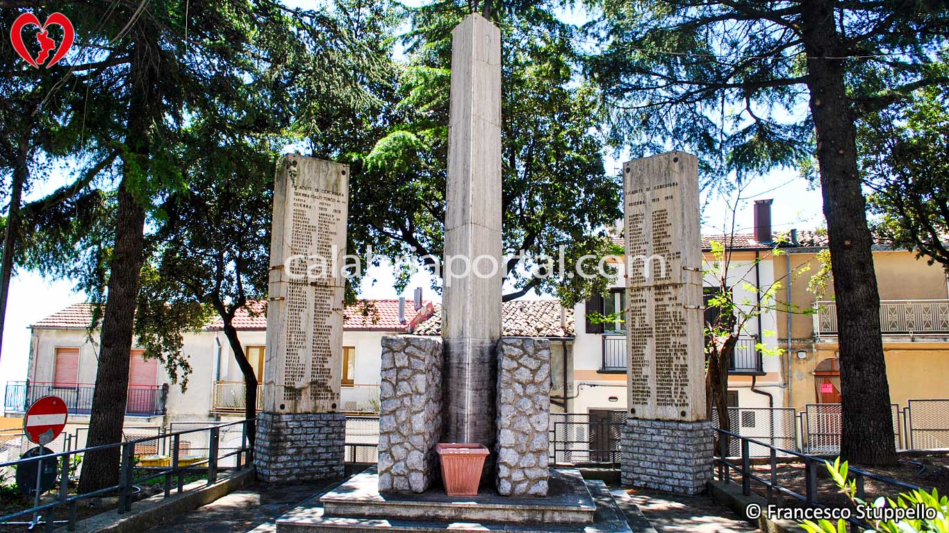 Monumento ai Caduti per la Patria di Cerchiara di Calabria (CS) Monumento ai Caduti per la Patria di Cerchiara di Calabria (CS)