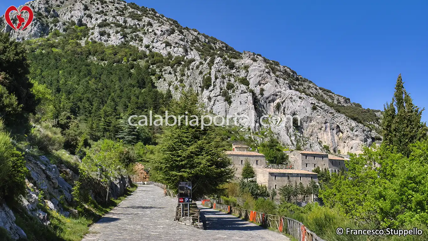 Santuario di Santa Maria delle Armi a Cerchiara di Calabria (CS) Santuario di Santa Maria delle Armi a Cerchiara di Calabria (CS)