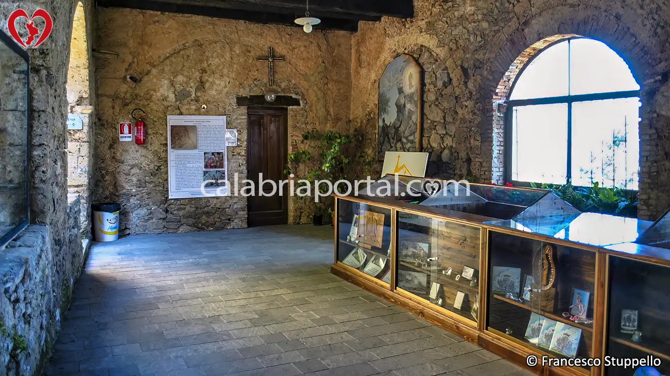 Santuario di Santa Maria delle Armi a Cerchiara di Calabria (CS) Santuario di Santa Maria delle Armi a Cerchiara di Calabria (CS)