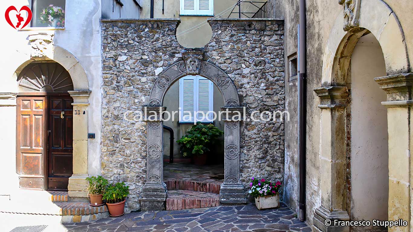 Scorcio del Borgo di Cervicati (CS) Scorcio del Borgo di Cervicati (CS)