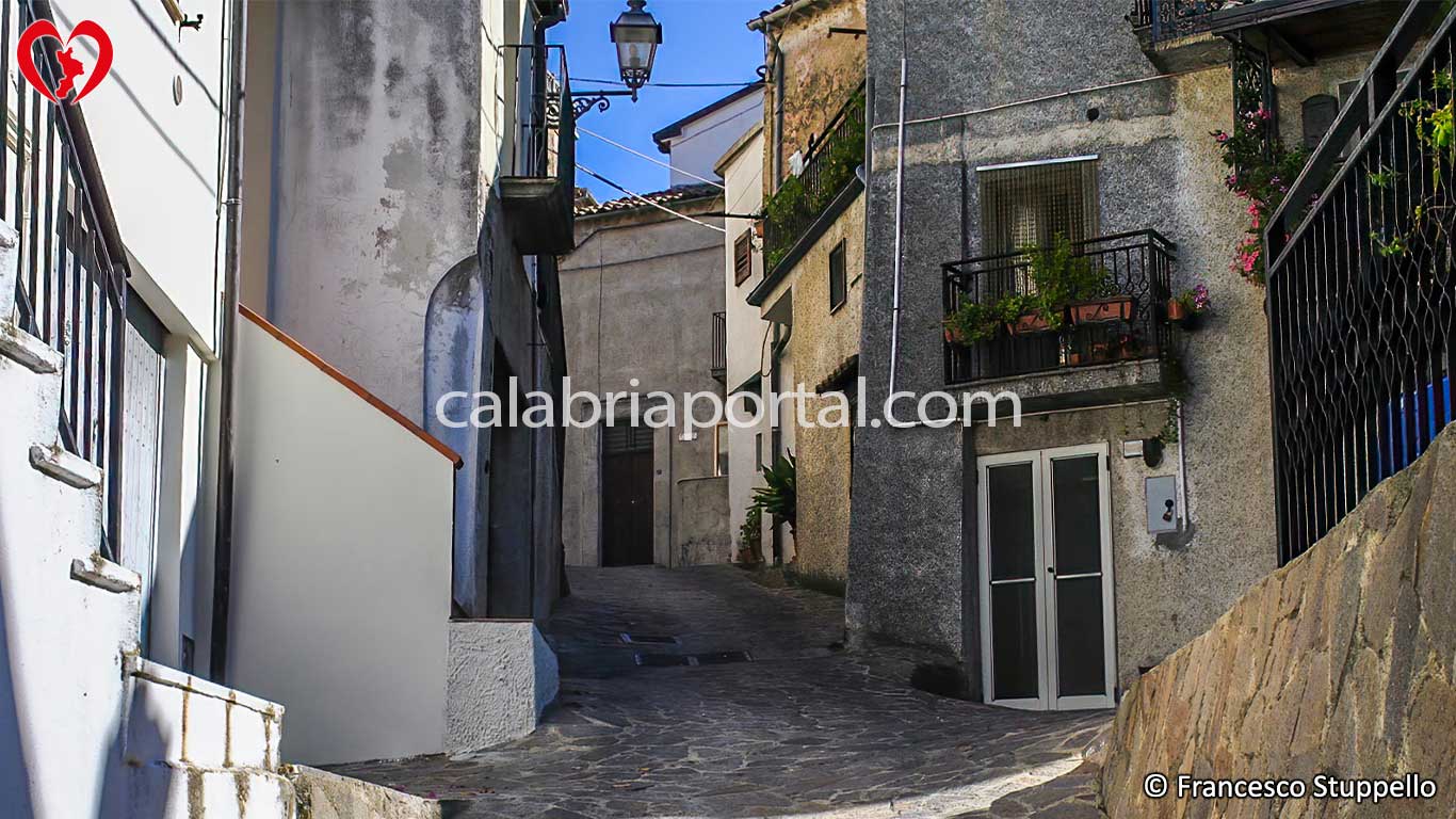 Scorcio del Borgo di Cervicati (CS) Scorcio del Borgo di Cervicati (CS)