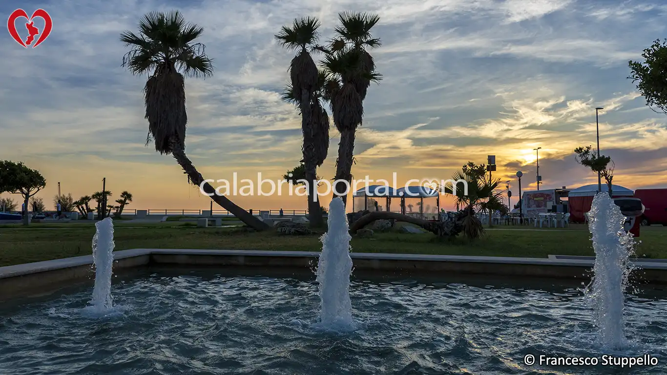 Scorcio del Lungomare di Cetraro Marina al Tramonto