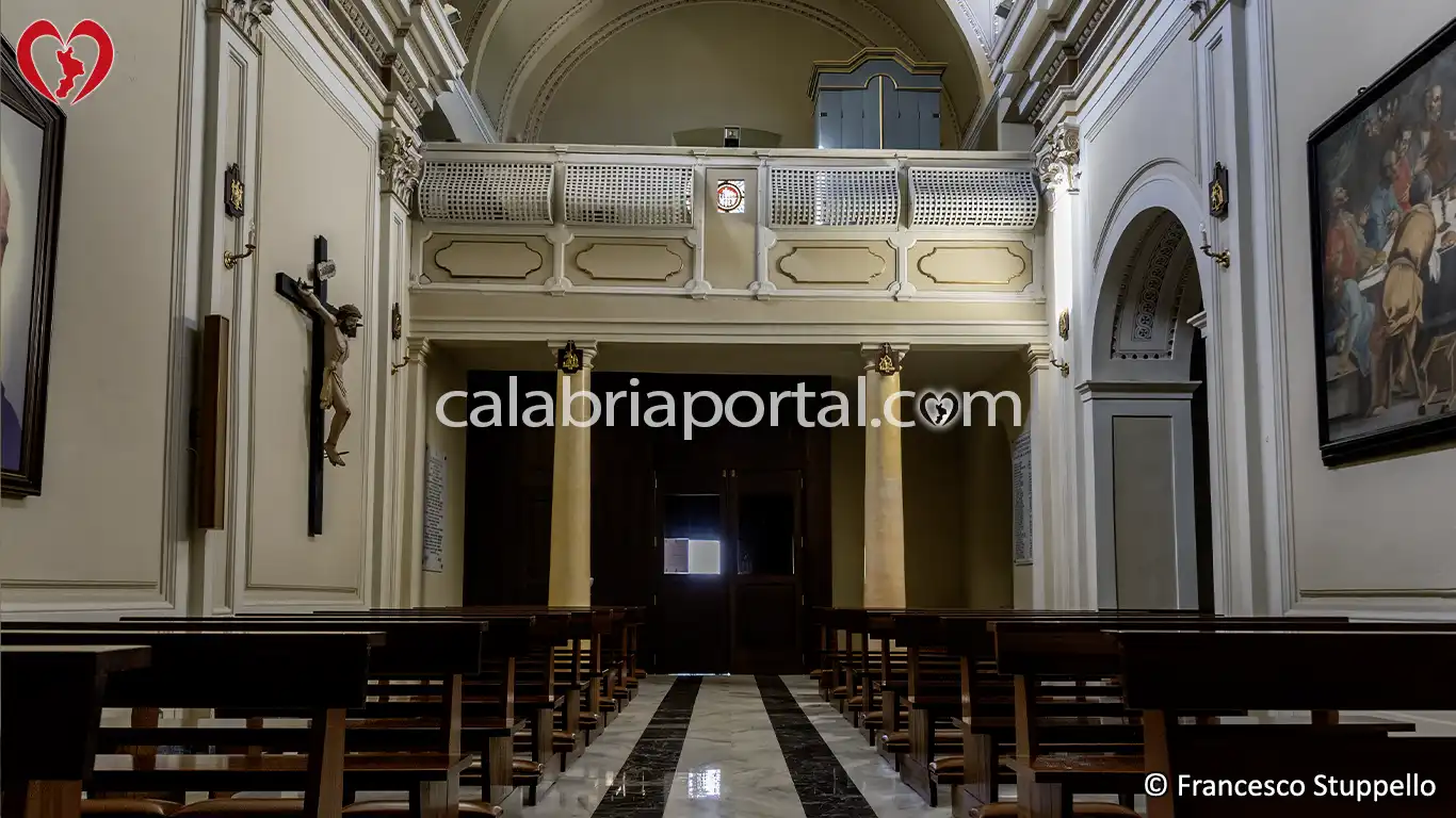 Navata e Cantoria della Chiesa di San Pietro Apostolo a Cetraro