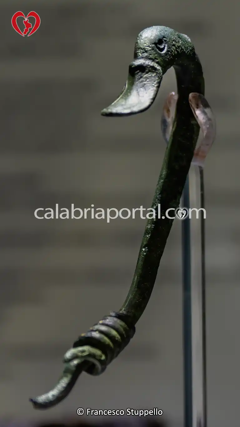 Ansa a maniglia e a protome d'anatra in bronzo (Villa Romana I secolo a.C. - I secolo d.C.), Località Deuda - Pollella - San Lucido