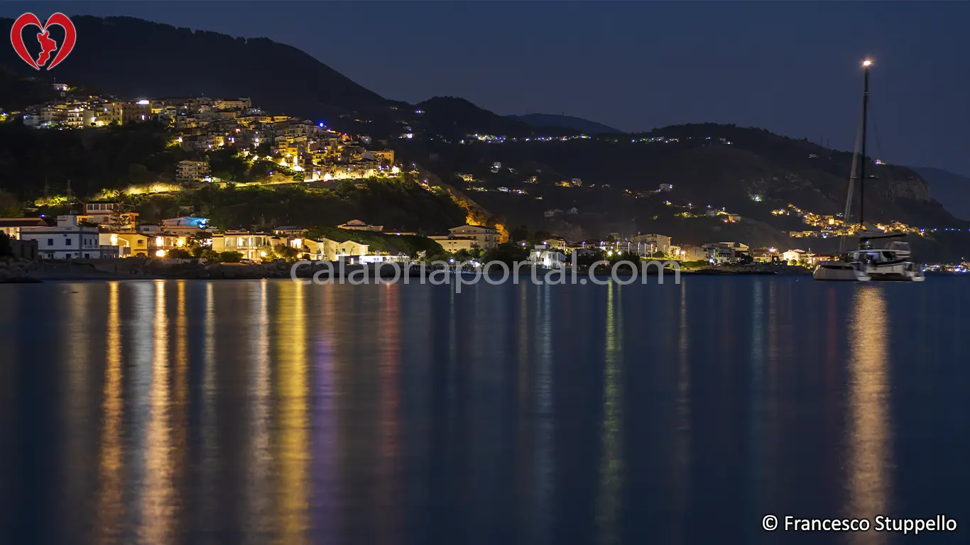 Scorcio Notturno della Costa di Cetraro (CS) Scorcio Notturno della Costa di Cetraro (CS)