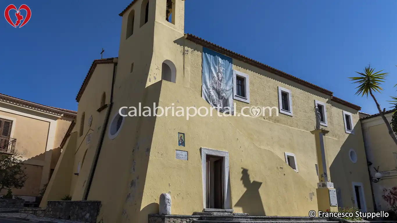 Chiesa di Santa Maria dei Fiori a Cirella Chiesa di Santa Maria dei Fiori a Cirella