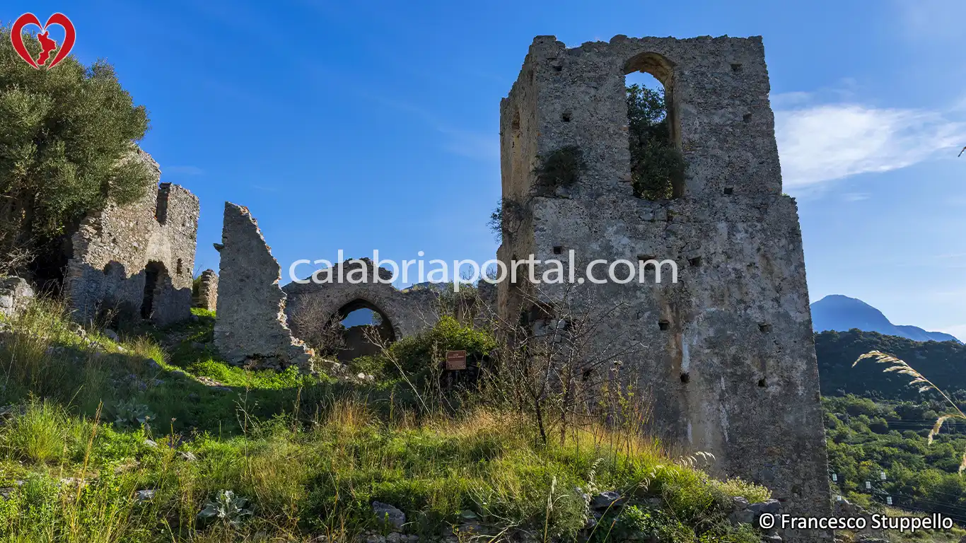 La Chiesa di San Nicola Magno ai Ruderi di Cirella (CS) La Chiesa di San Nicola Magno ai Ruderi di Cirella (CS)