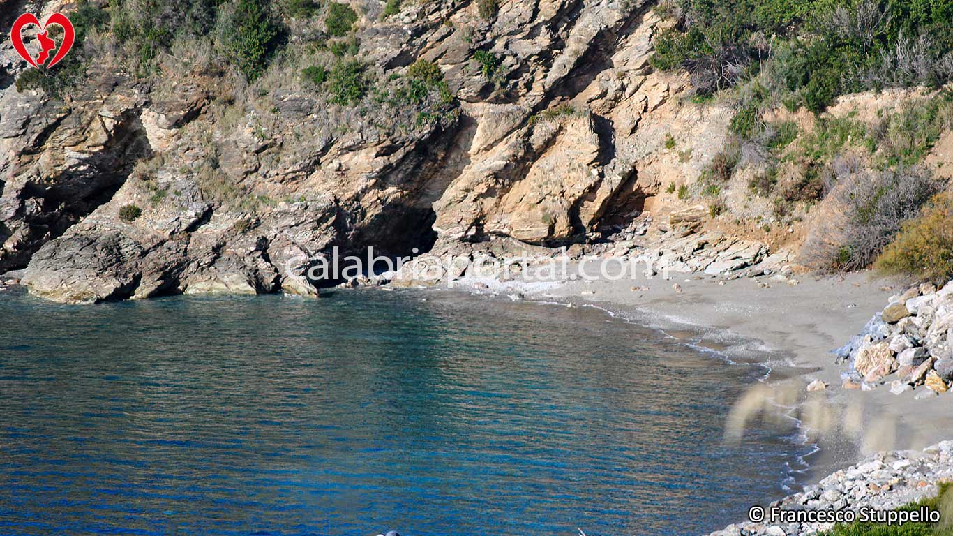 Scorcio della Spiaggia di Cavinia presso Cittadella del Capo (CS) Scorcio della Spiaggia di Cavinia presso Cittadella del Capo (CS)