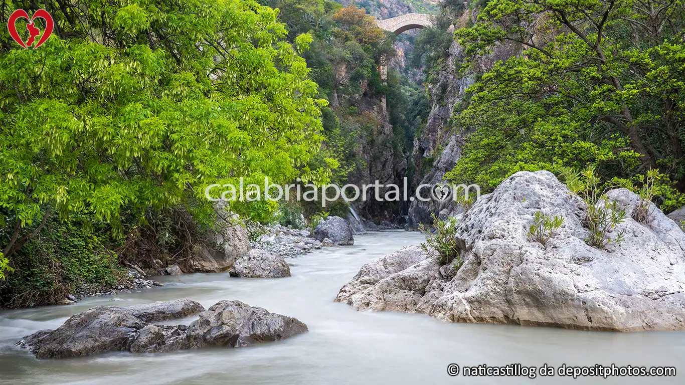 Gole del Raganello presso il Ponte del Diavolo a Civita (CS)