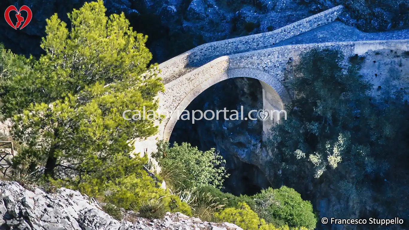 Ponte del Diavolo a Civita (CS)