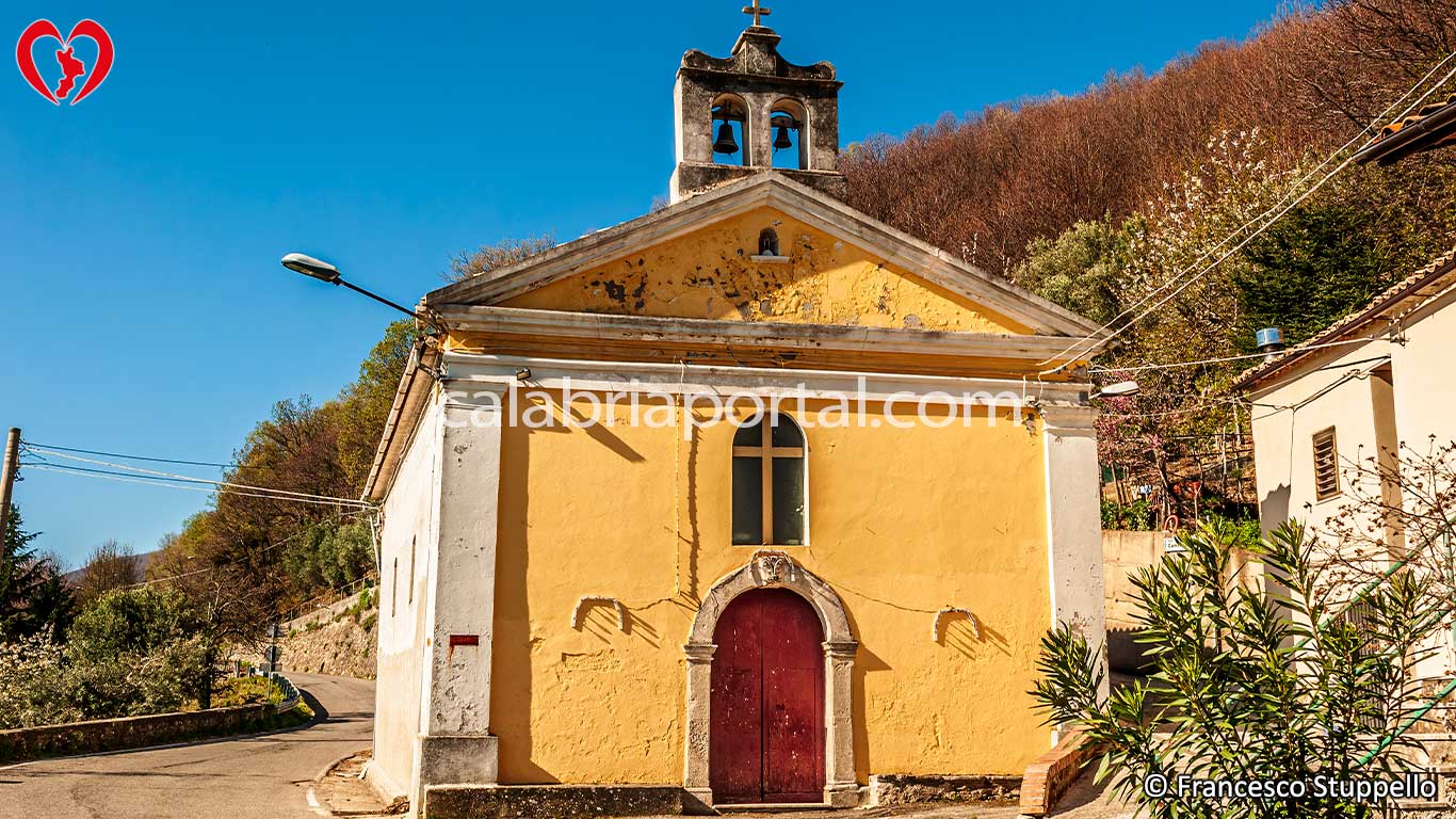 Chiesa di Santa Maria del Carmelo a Commicelle (CS) Chiesa di Santa Maria del Carmelo a Commicelle (CS)