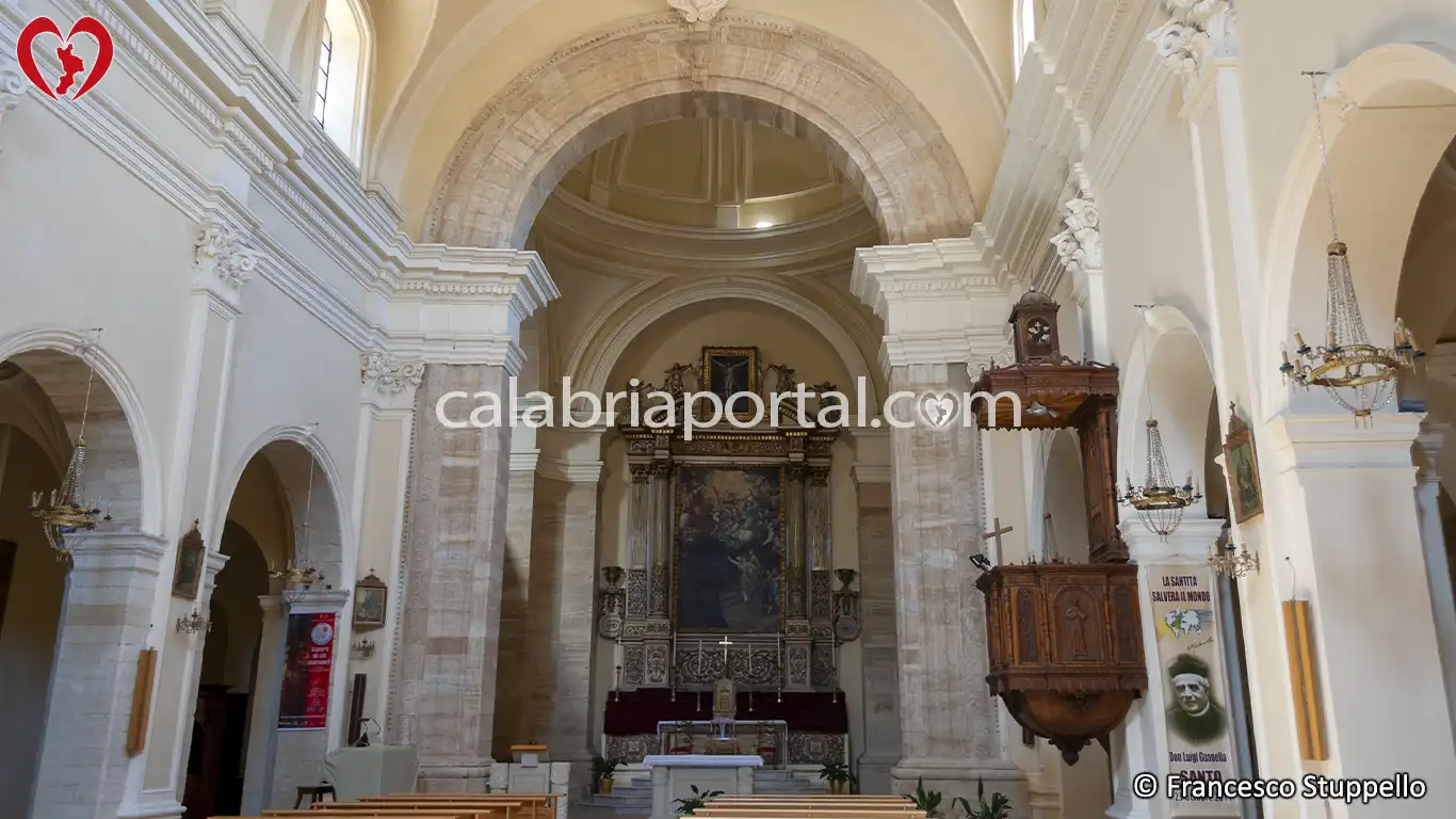 Interno della Chiesa di San Francesco d'Assisi a Cosenza