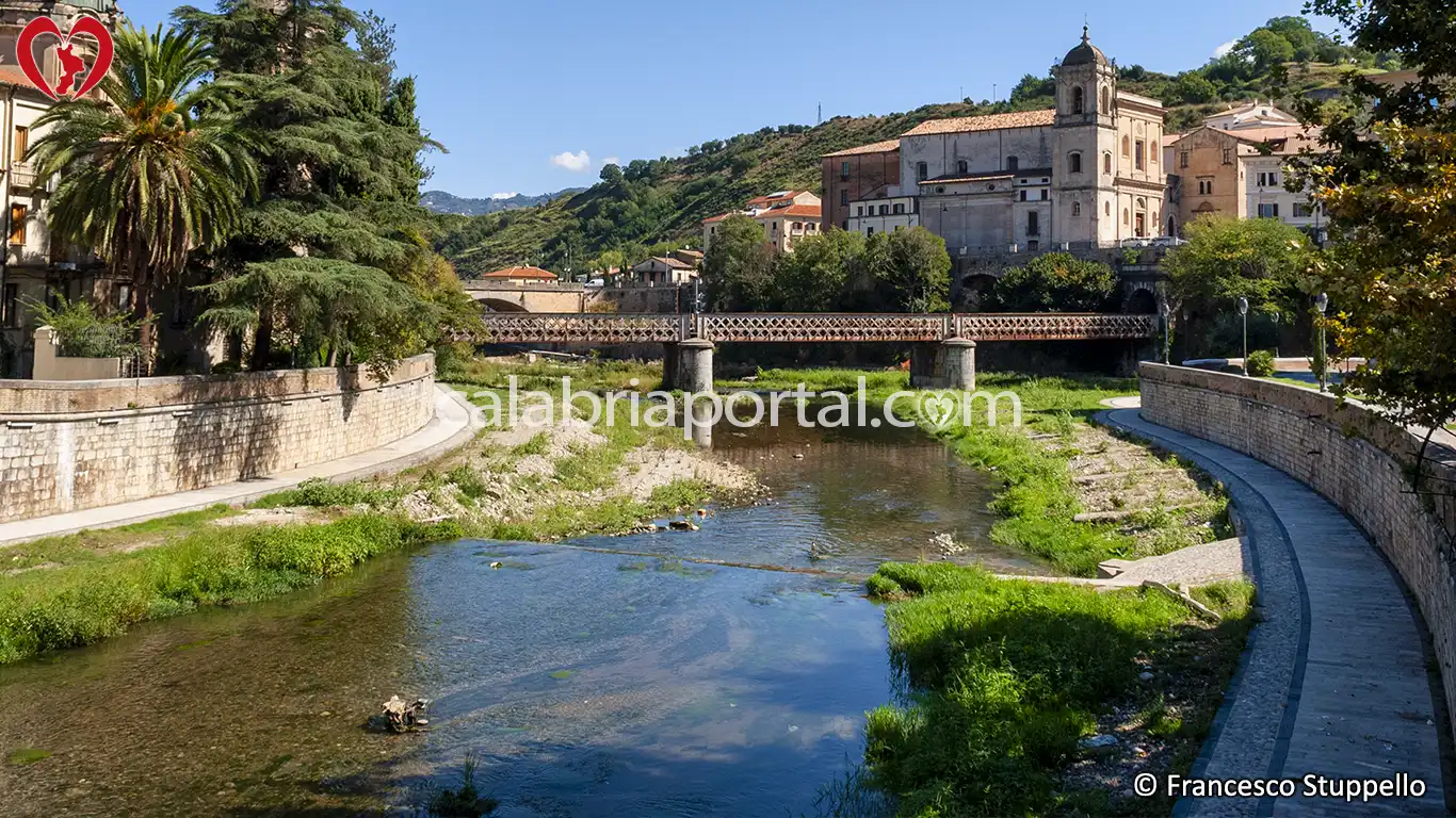 Il Corso del Fiume Crati presso Cosenza