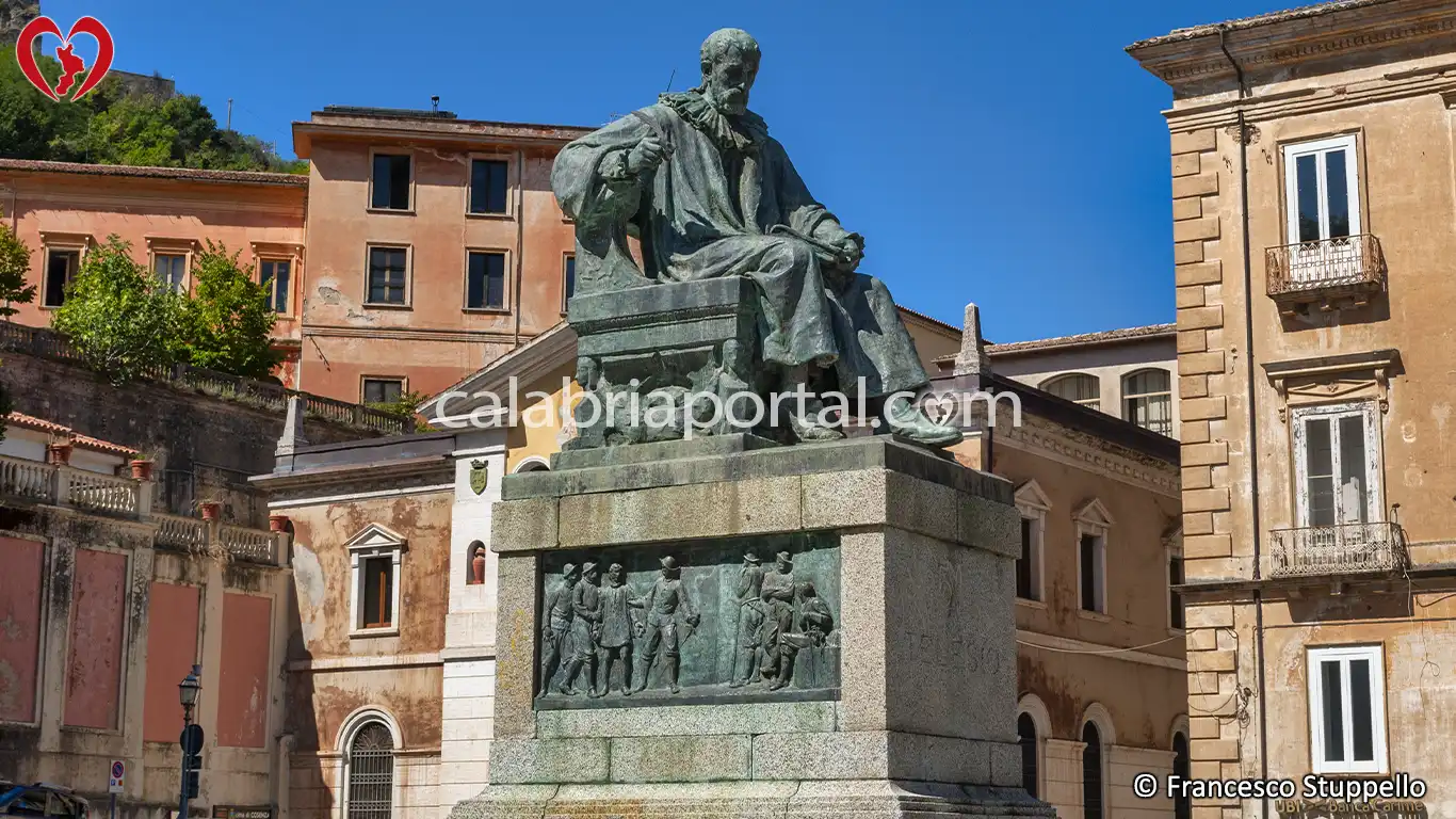 Monumento a Bernardino Telesio a Cosenza