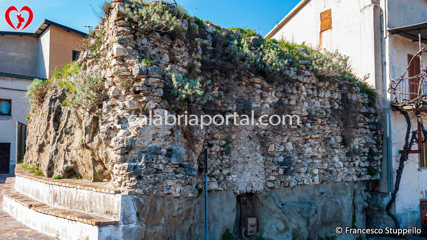 Castello di Cropalati (CS) Castello di Cropalati (CS)