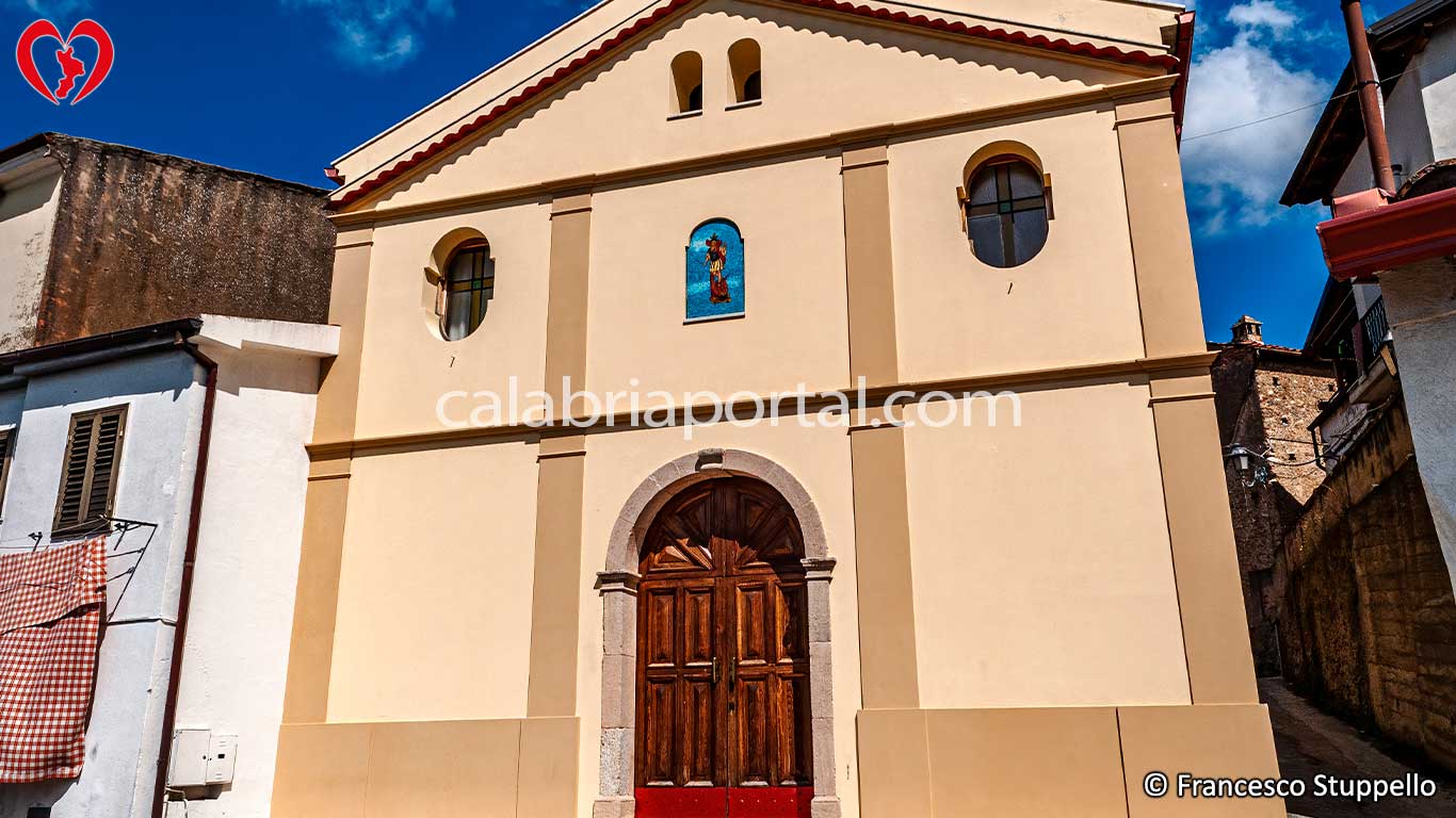 Chiesa di San Michele a Donnici Inferiore (CS) Chiesa di San Michele a Donnici Inferiore (CS)