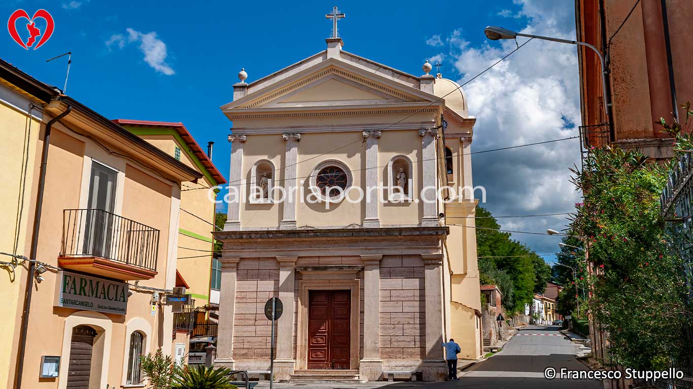 Chiesa di Sant'Anna a Donnici Inferiore (CS) Chiesa di Sant'Anna a Donnici Inferiore (CS)