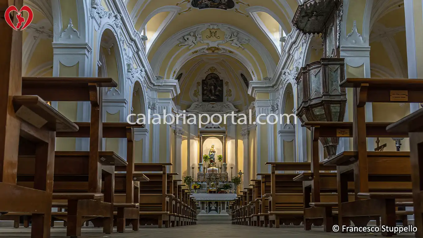 Navata Centrale della Chiesa dell'Immacolata Concezione a Fagnano Castello (CS)