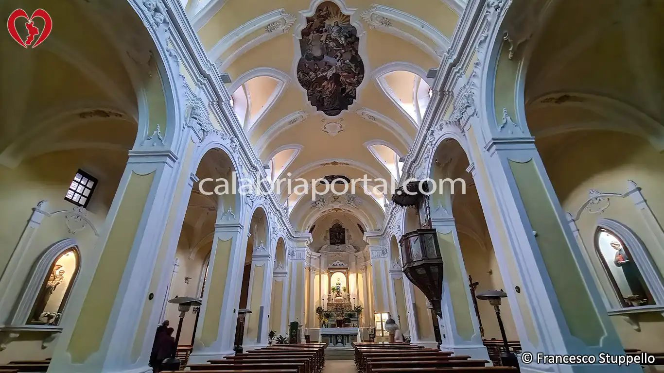 Navata Centrale della Chiesa dell'Immacolata Concezione a Fagnano Castello (CS)