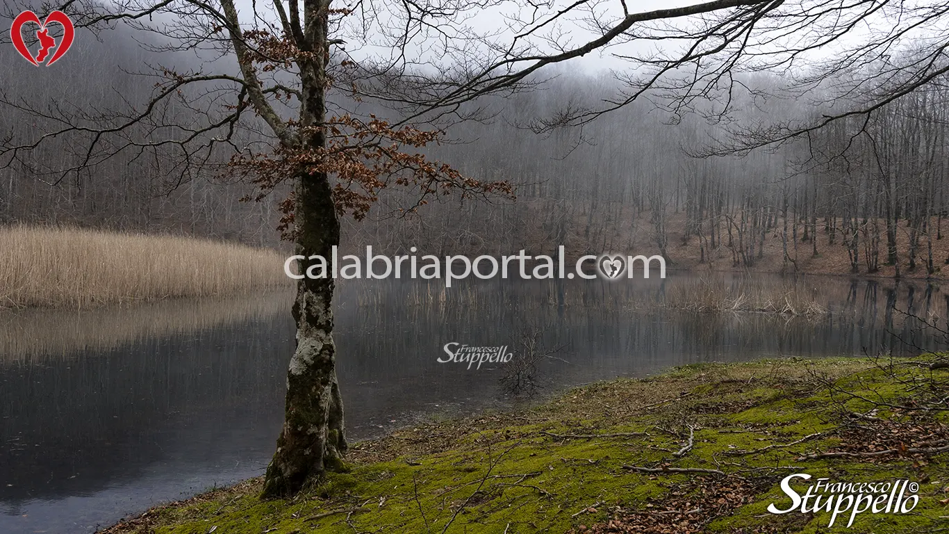 Scorcio invernale del Lago dei Due Uomini a Fagnano Castello