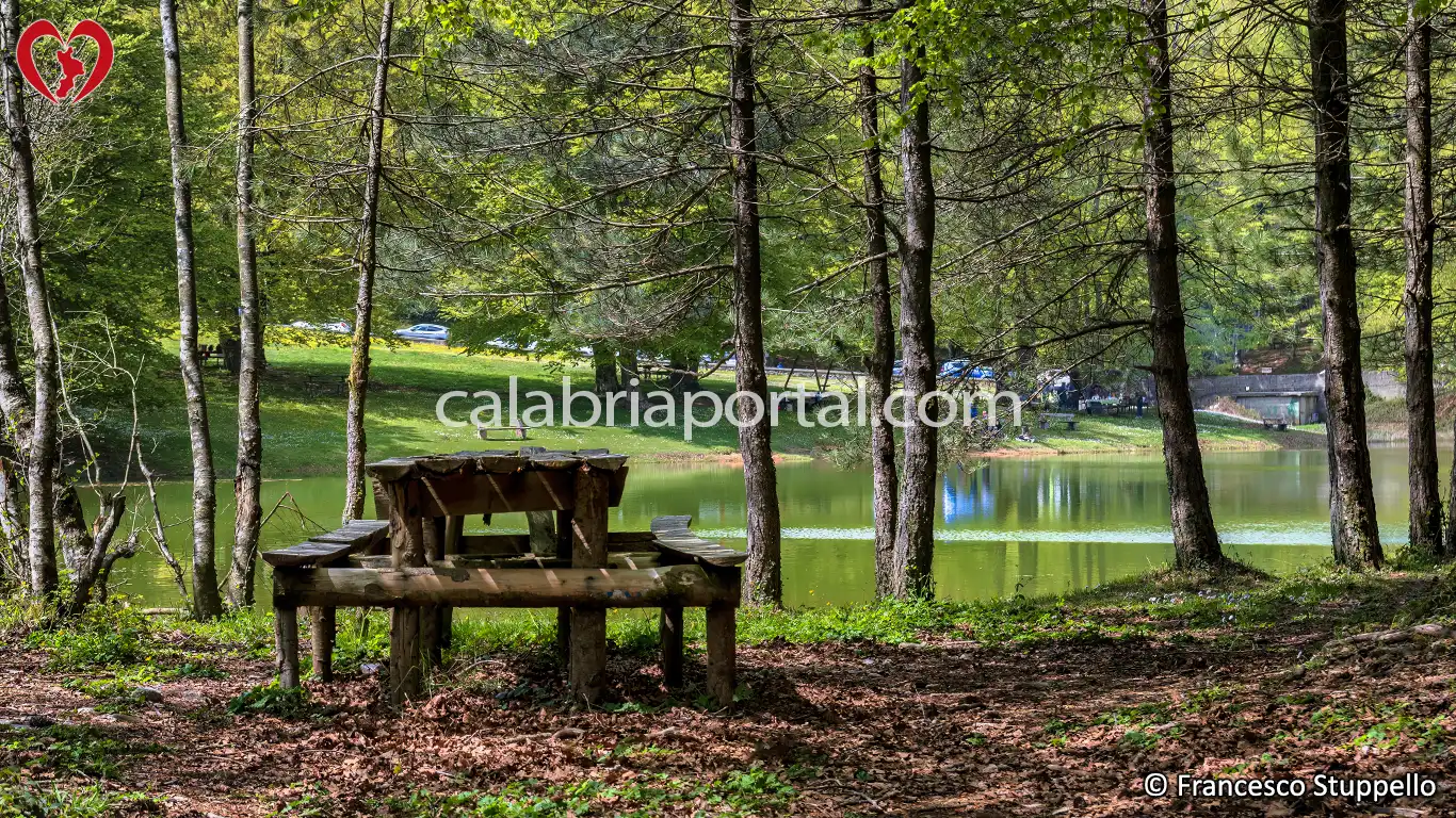 Il Lago della Paglia a Fagnano Castello (CS) Il Lago della Paglia a Fagnano Castello (CS)