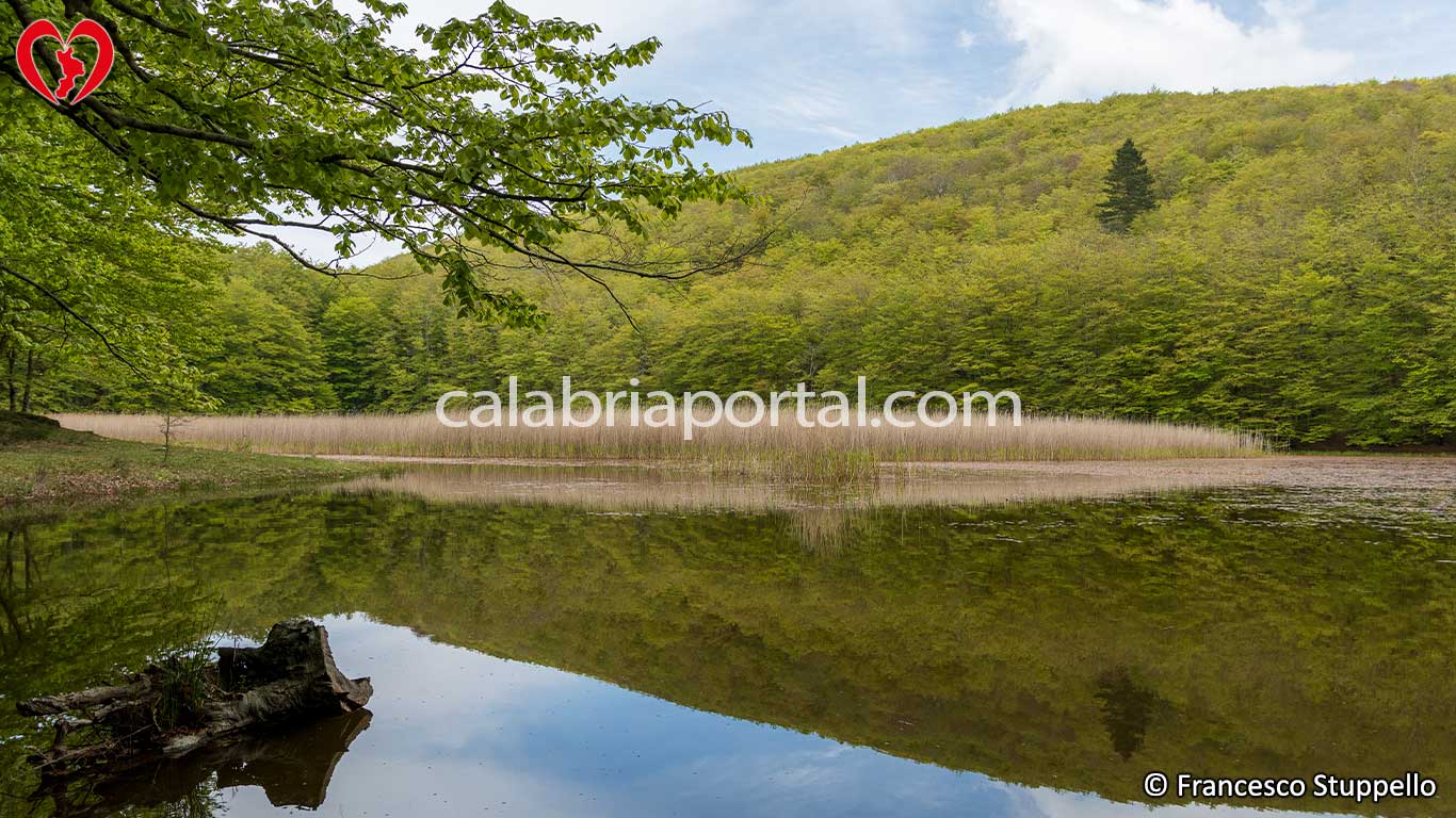 Lago dei Due Uomini a Fagnano Castello (CS) Lago dei Due Uomini a Fagnano Castello (CS)