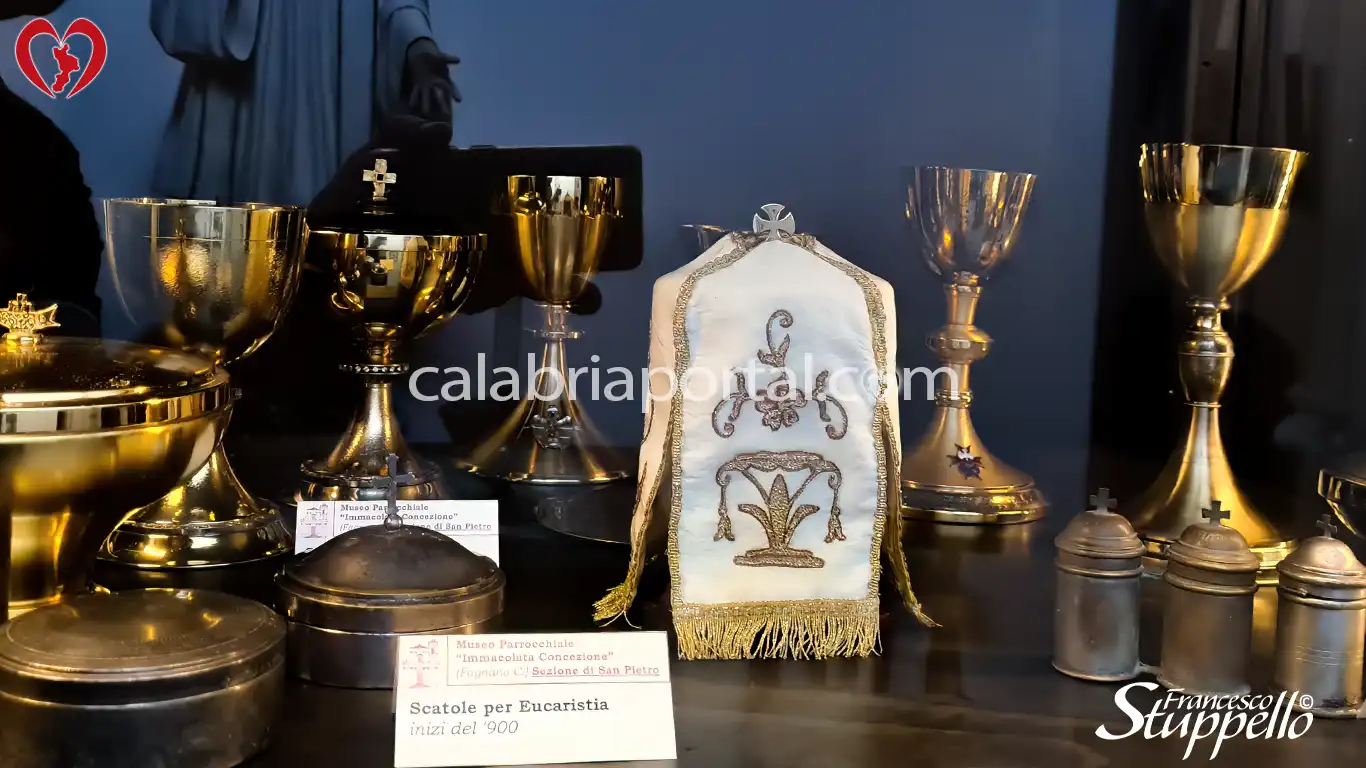 Scatole per Eucarestia del Museo di Arte Sacra di Fagnano Castello Scatole per Eucarestia del Museo di Arte Sacra di Fagnano Castello