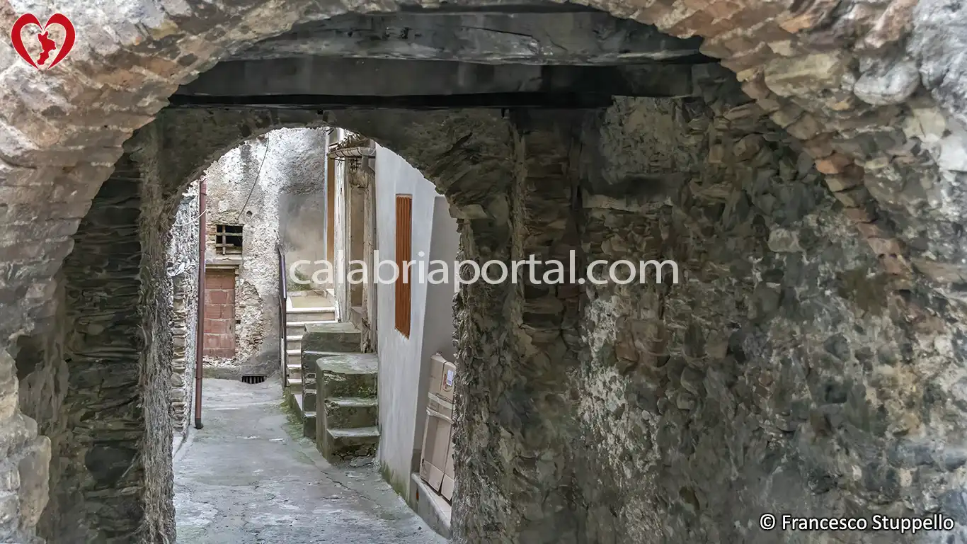 Scorcio del Centro Storico di Fagnano Castello - Calabria Scorcio del Centro Storico di Fagnano Castello - Calabria