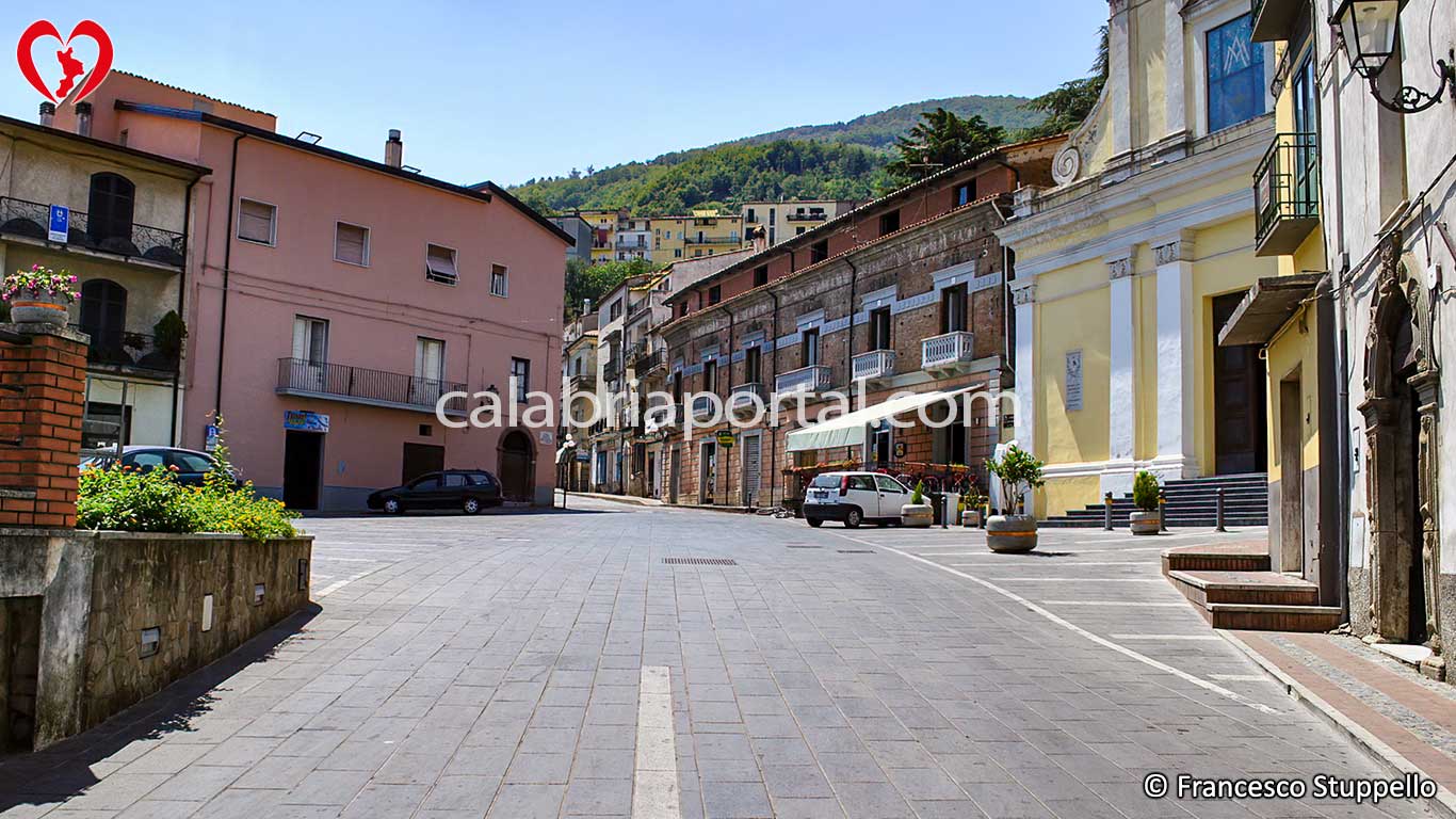 Scorcio del Centro Storico di Fagnano Castello (CS) Scorcio del Centro Storico di Fagnano Castello (CS)
