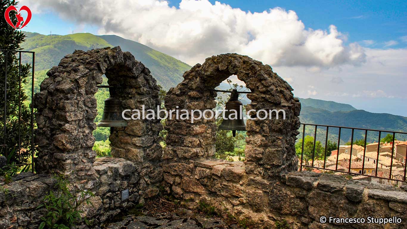 La Chiesa dell'Assunta a Falconara Albanese (CS) La Chiesa dell'Assunta a Falconara Albanese (CS)