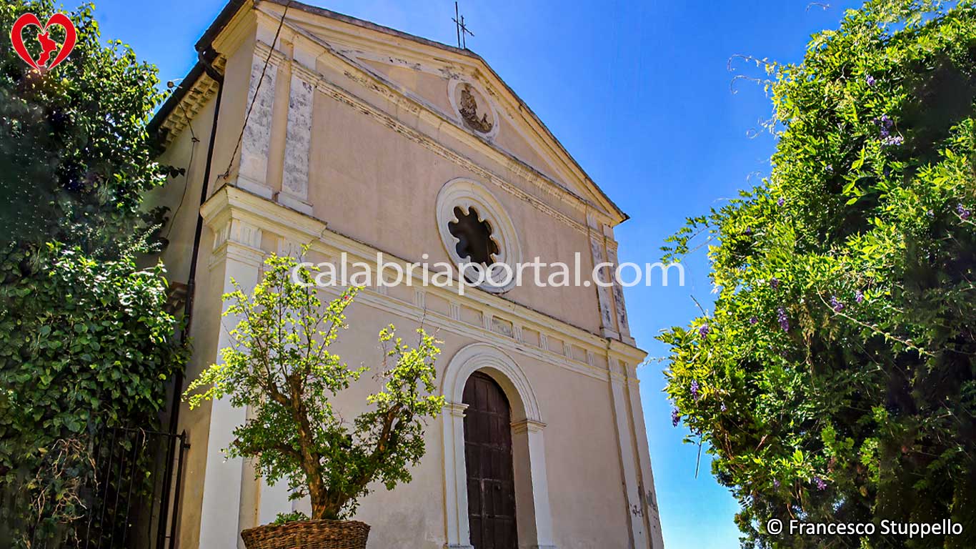 Chiesa di San Pietro Apostolo a Feruci (CS) Chiesa di San Pietro Apostolo a Feruci (CS)