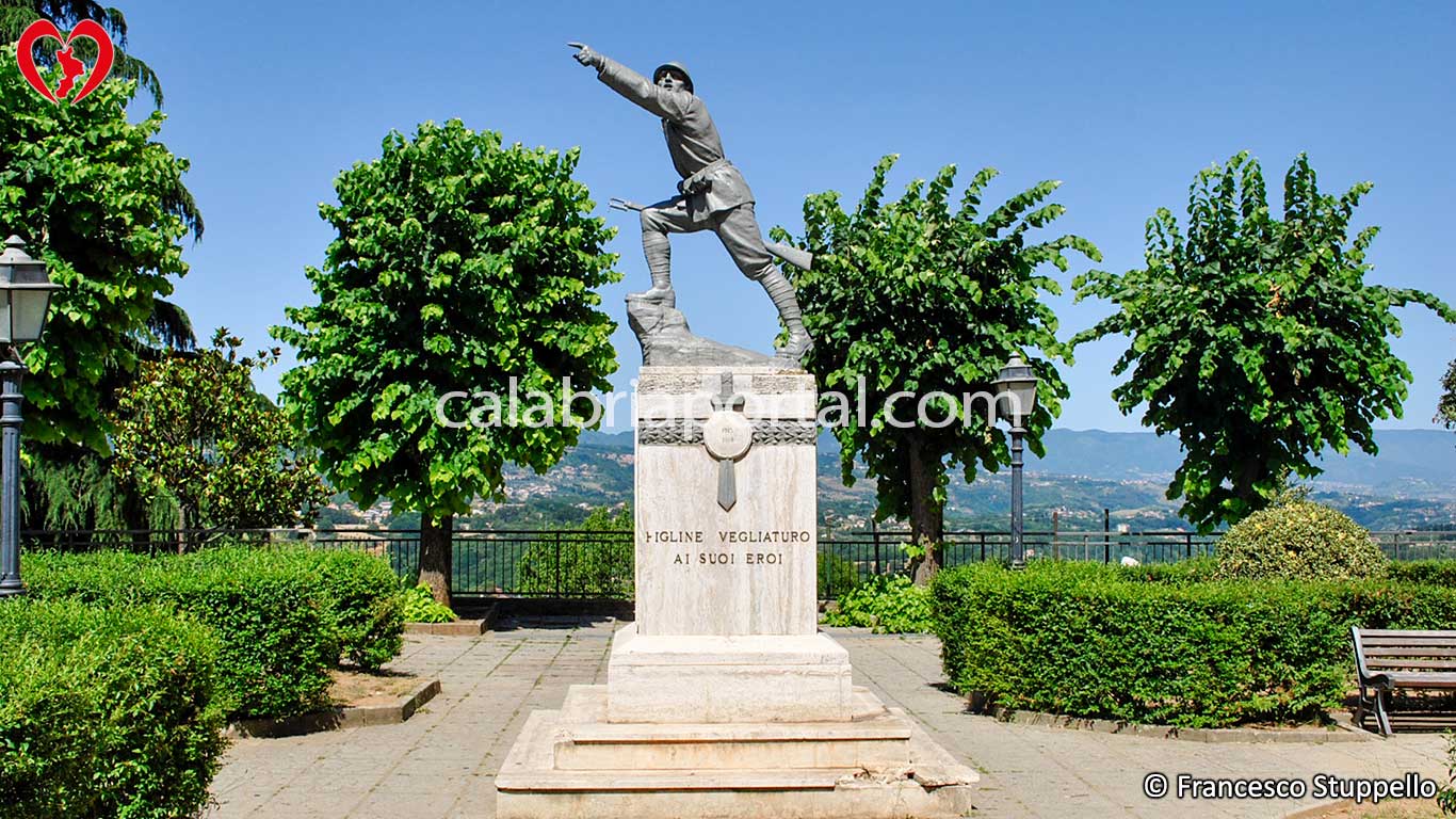 Monumento ai Caduti per la Patria a Piane Crati (CS) Monumento ai Caduti per la Patria a Piane Crati (CS)
