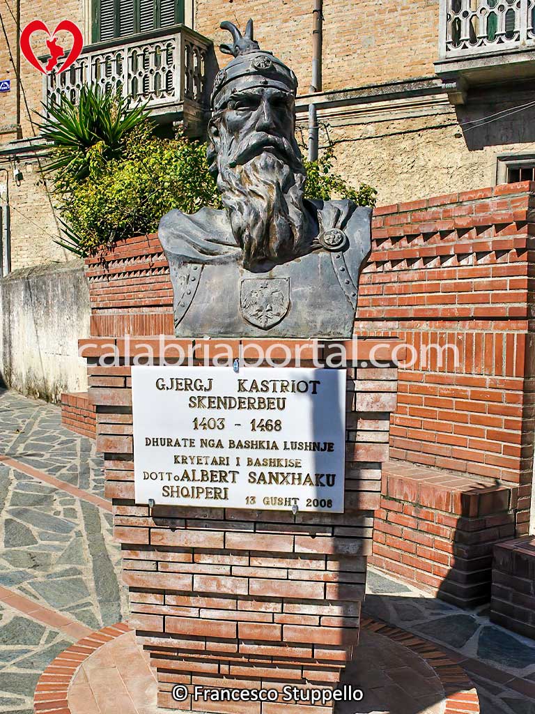 Monumento a Giorgio Castriota Scanderbeg a Firmo (CS)