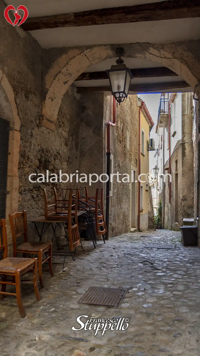 Scorcio del Centro Storico di Fiumefreddo Bruzio Scorcio del Centro Storico di Fiumefreddo Bruzio