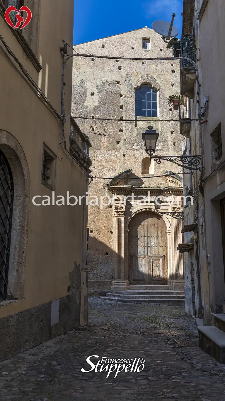Scorcio di via Risorgimento a Fiumefreddo Bruzio Scorcio di via Risorgimento a Fiumefreddo Bruzio