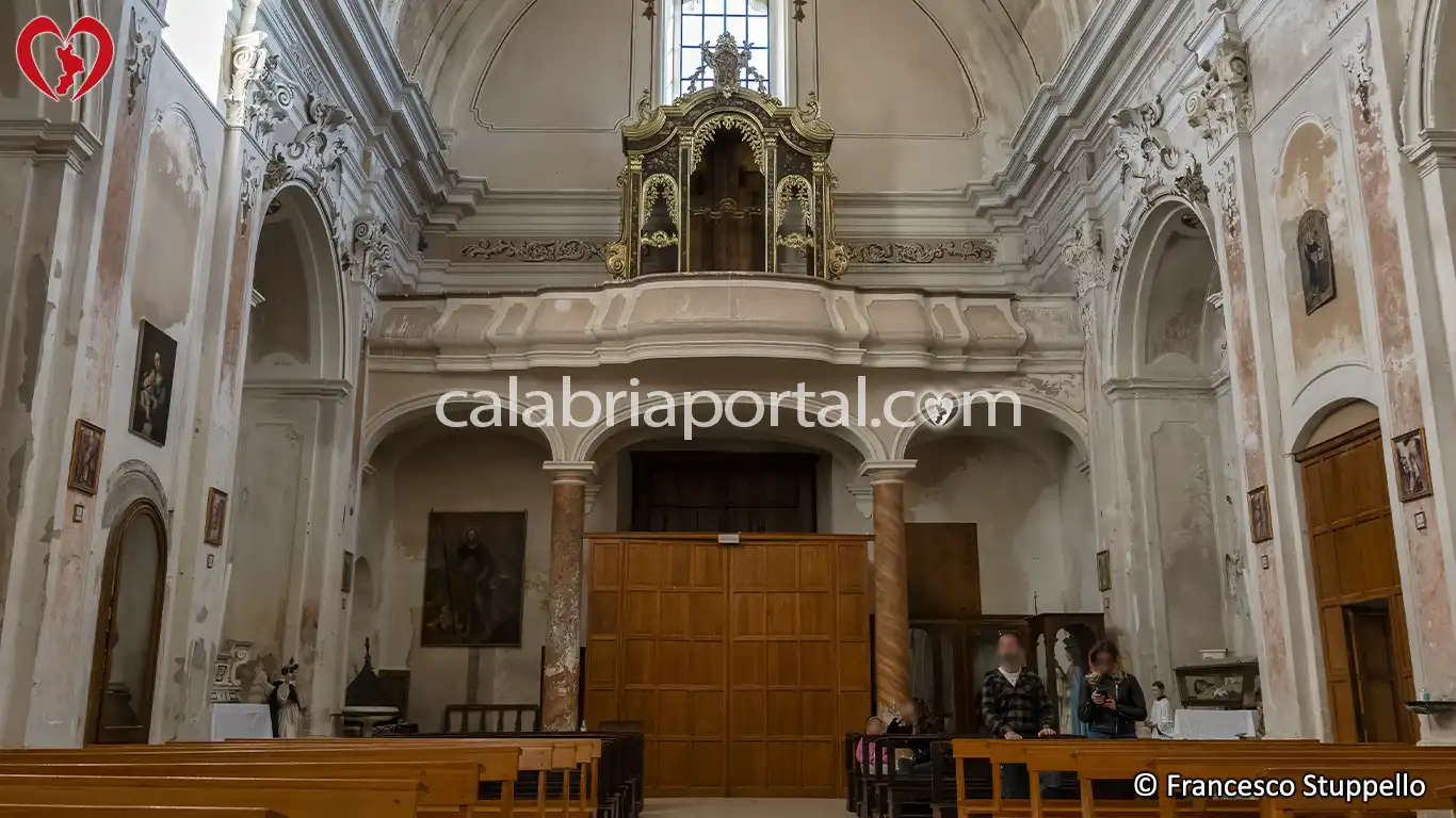 Navata della Chiesa Matrice di Fiumefreddo Bruzio