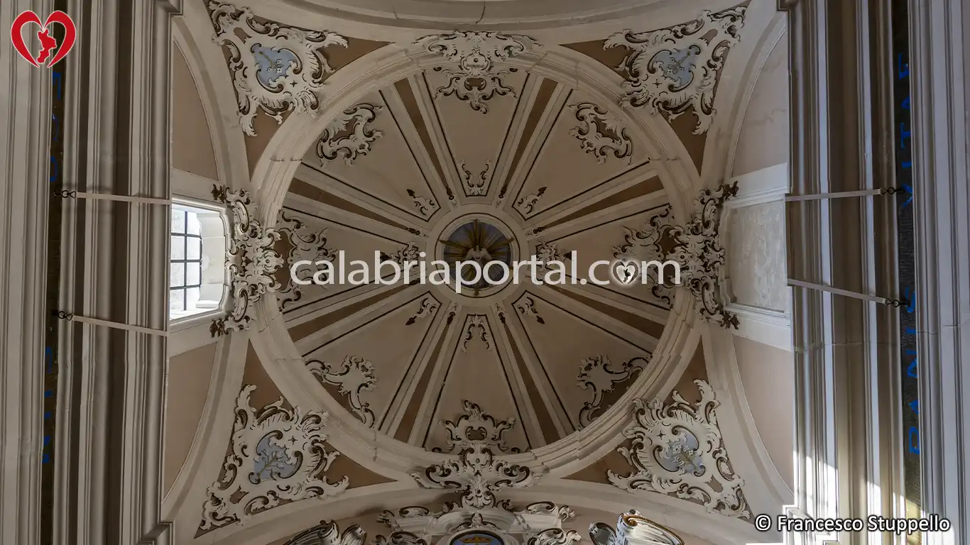 Decorazione Interna della Cupola della Chiesa Matrice di Fiumefreddo Bruzio
