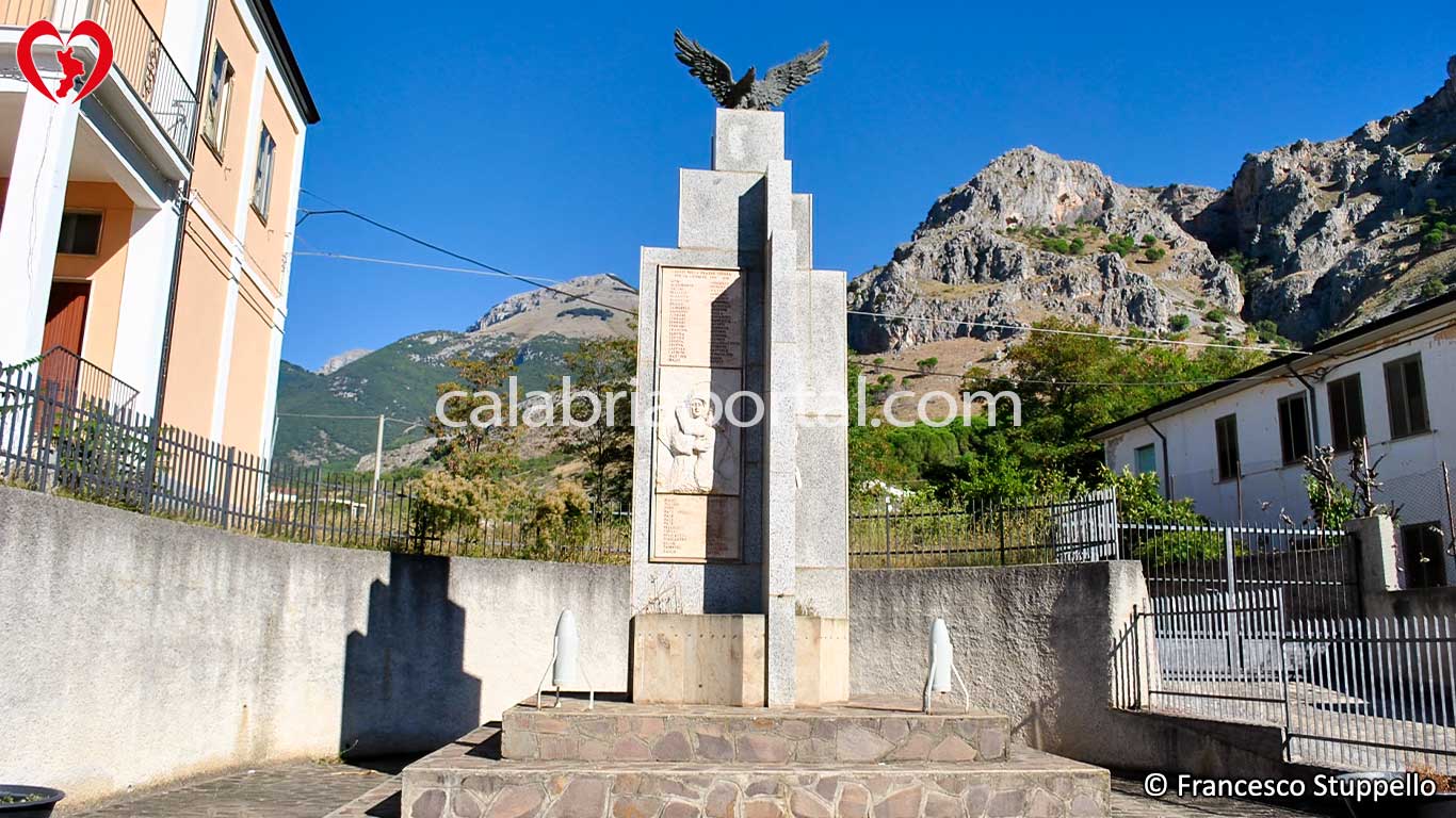Monumento ai Caduti per la Patria di Frascineto (CS)
