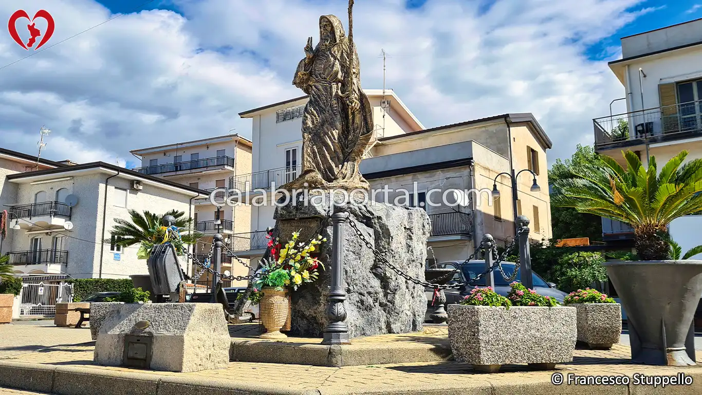 Monumento a San Francesco a Fuscaldo Marina - Calabria Monumento a San Francesco a Fuscaldo Marina - Calabria