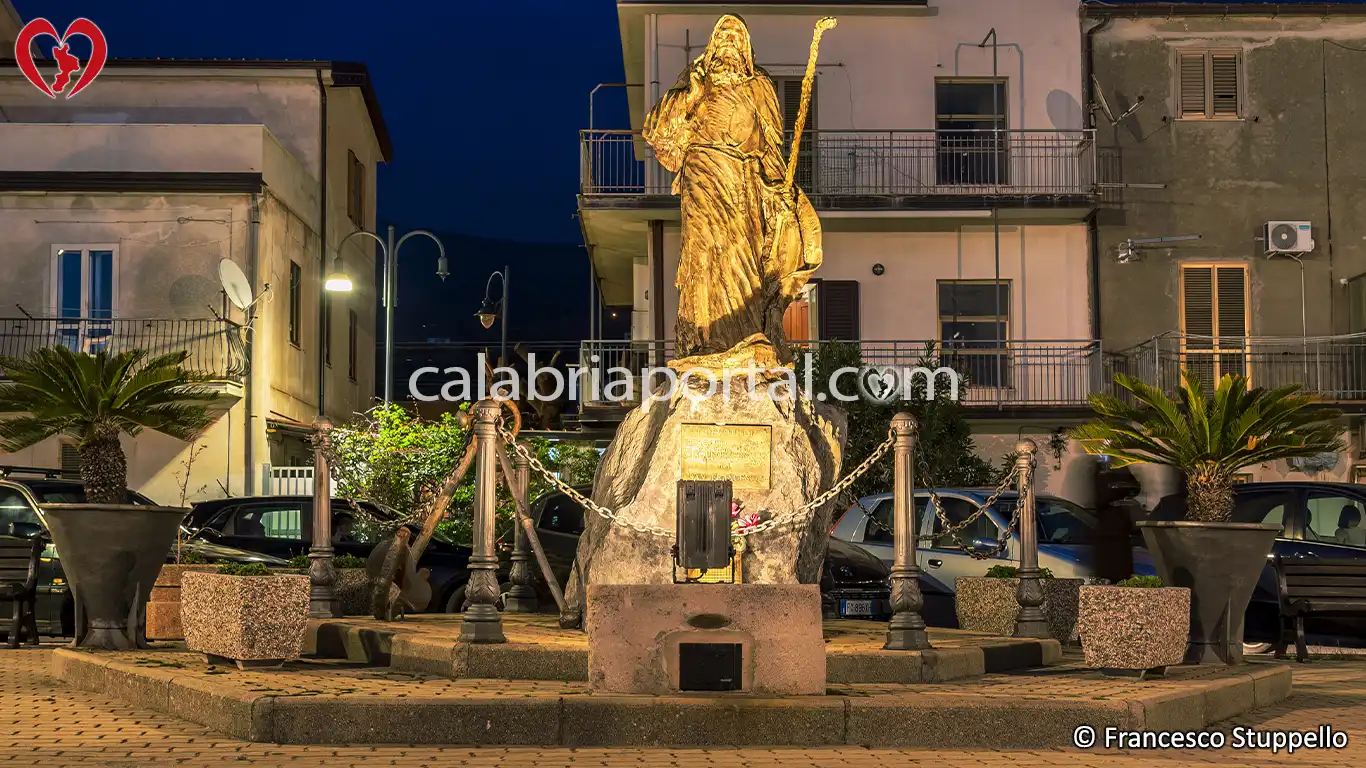 Monumento a San Francesco a Fuscaldo Marina - Calabria Monumento a San Francesco a Fuscaldo Marina - Calabria