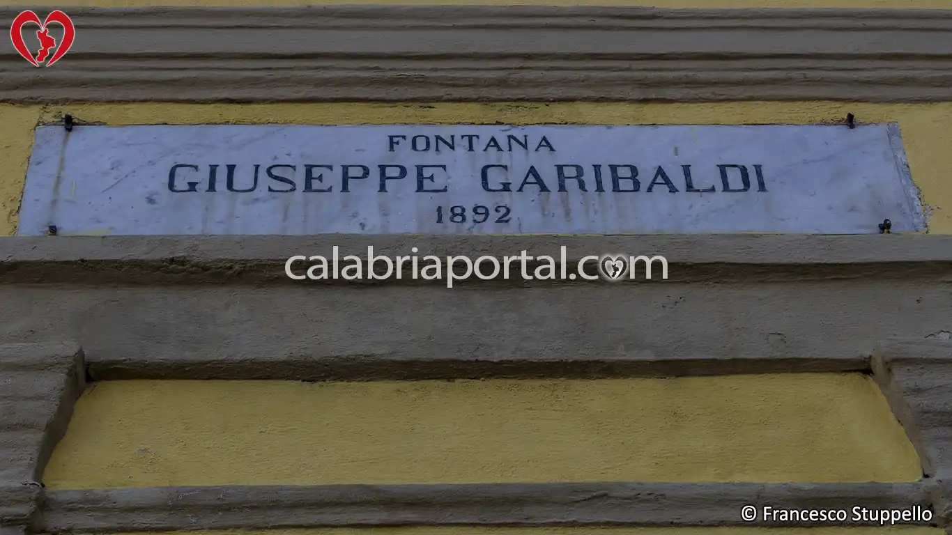 Targa Marmore della Costruzione della Fontana Giuseppe Garibaldi a Fuscaldo Targa Marmore della Costruzione della Fontana Giuseppe Garibaldi a Fuscaldo