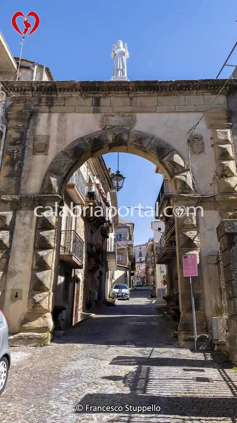 Porta della Croce a Fuscaldo
