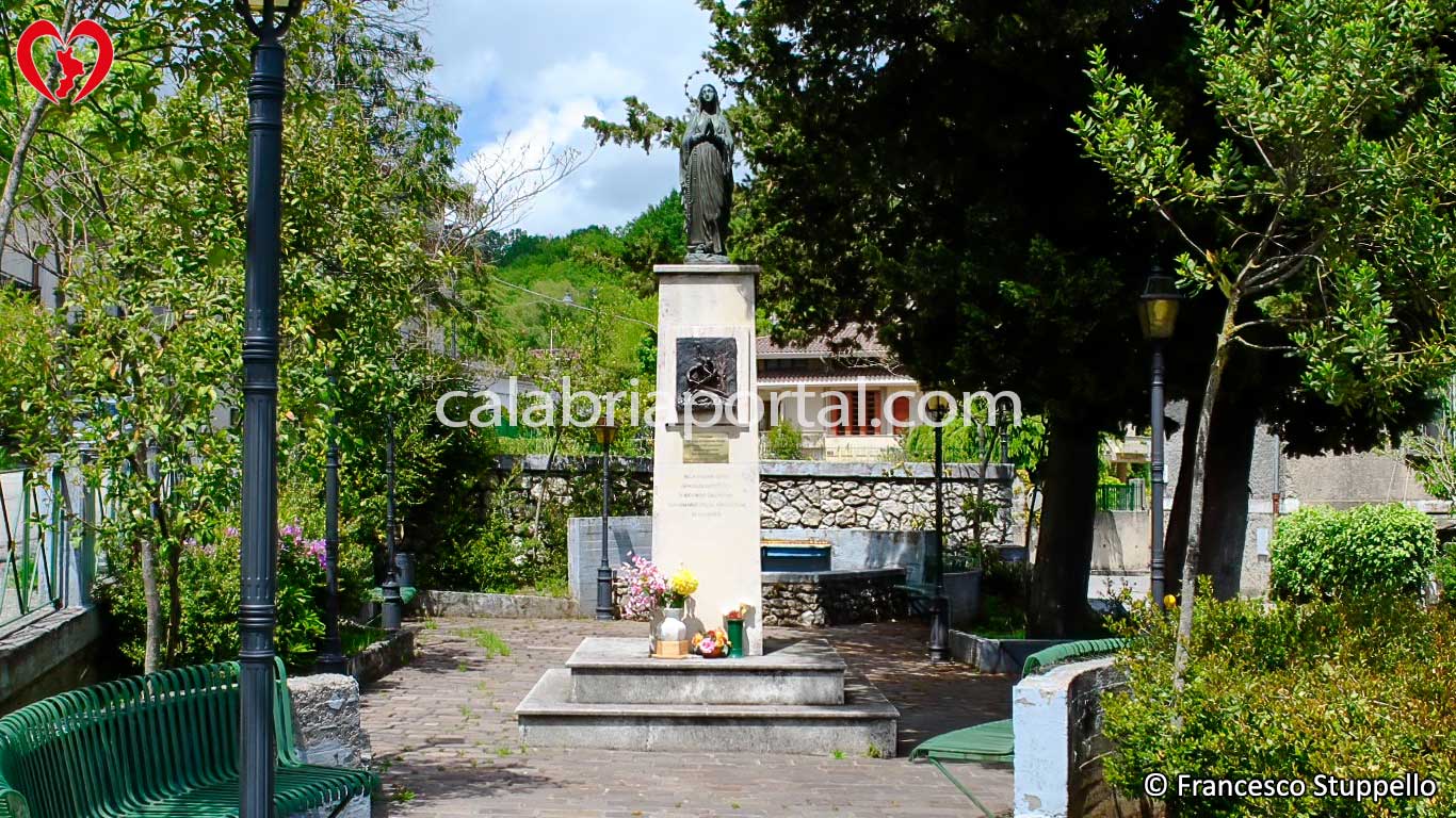 Monumento alla Vergine Maria a Grimaldi (CS) Monumento alla Vergine Maria a Grimaldi (CS)