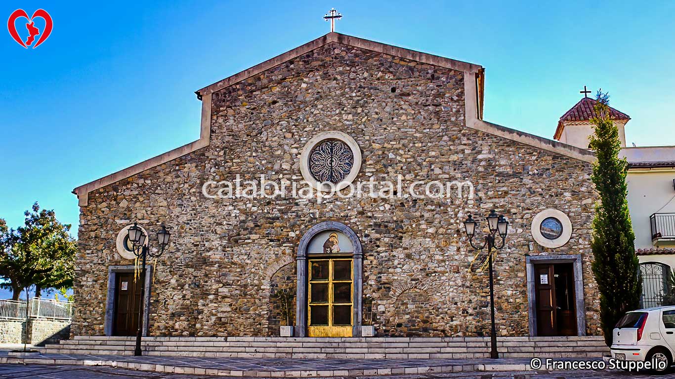 Chiesa di Sant'Antonio da Padova a Grisolia (CS) Chiesa di Sant'Antonio da Padova a Grisolia (CS)