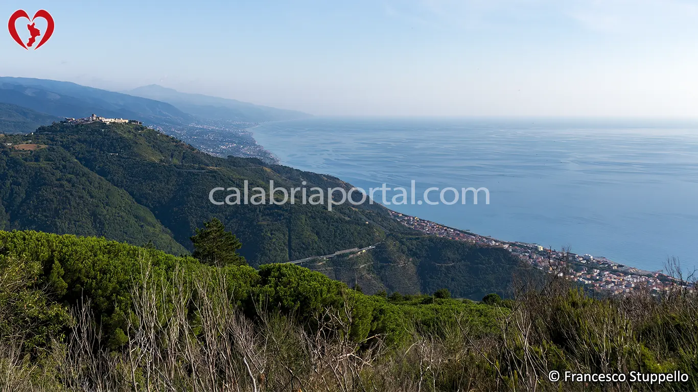 Guardia Piemontese: Paese e Marina Guardia Piemontese: Paese e Marina