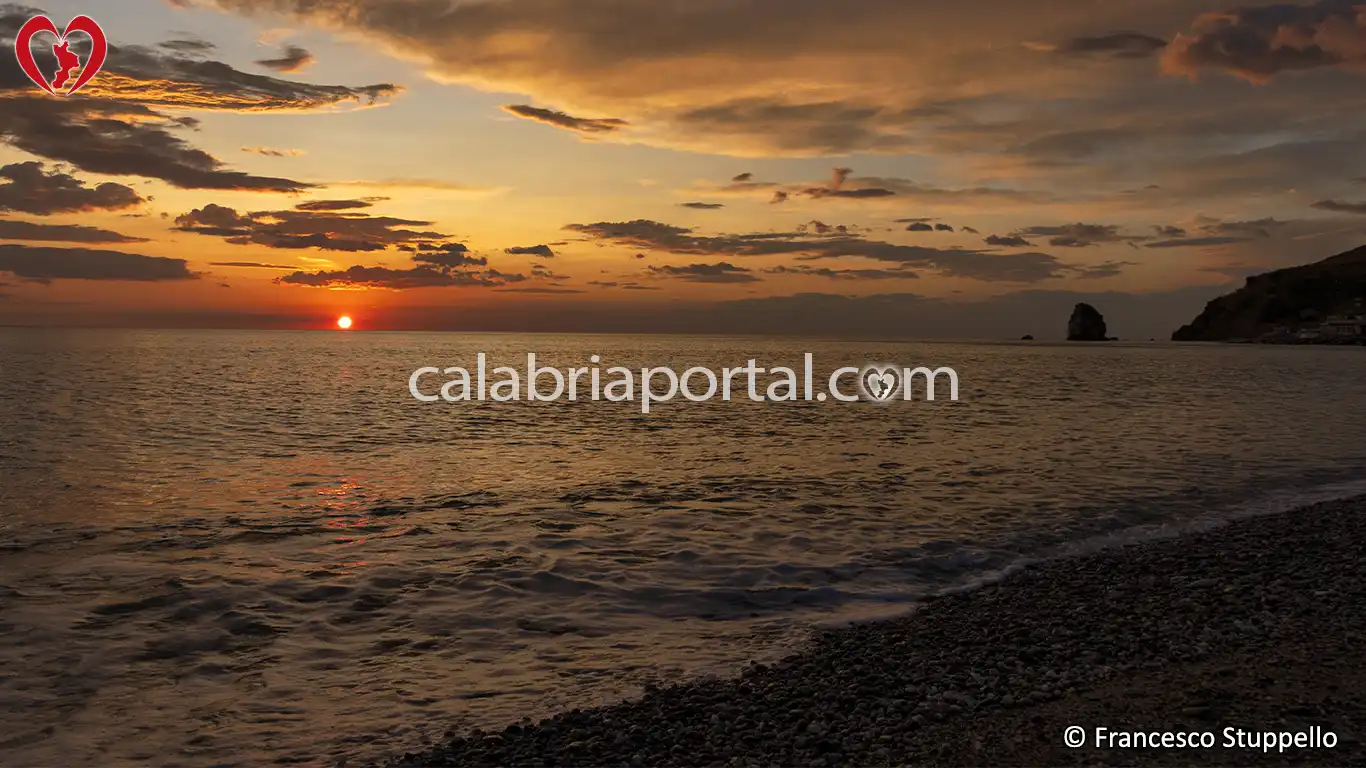 Tramonto sulla Spiaggia di Guardia Piemontese Marina Tramonto sulla Spiaggia di Guardia Piemontese Marina