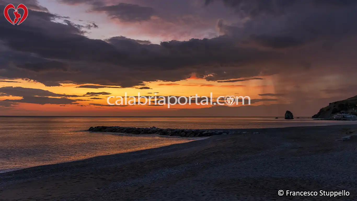 Spiaggia di Guardia Piemontese Marina al Tramonto Spiaggia di Guardia Piemontese Marina al Tramonto