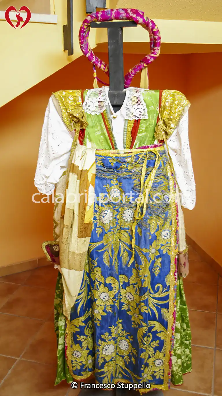 Costume Storico di Torre Pellice esposto al Museo Multimediale di Guardia Piemontese